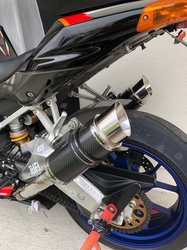 決まりました。aprilia RSV1000R factory