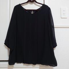 黒のブラウス