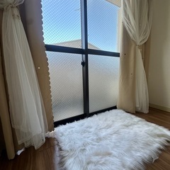 3か月使用美品✨✨白い毛のカーペットの画像