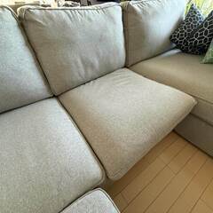 KIVIK 3-seat sofa with chaise longue, Tibbleby beige/greyの画像