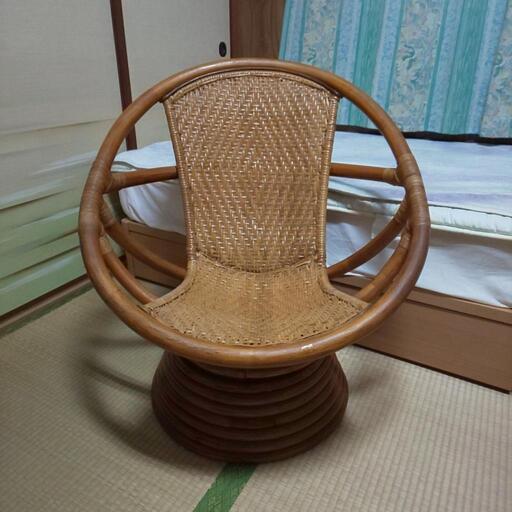ヴィンテージ　籐製回転式座椅子（ハイタイプ）をお譲りいたします。