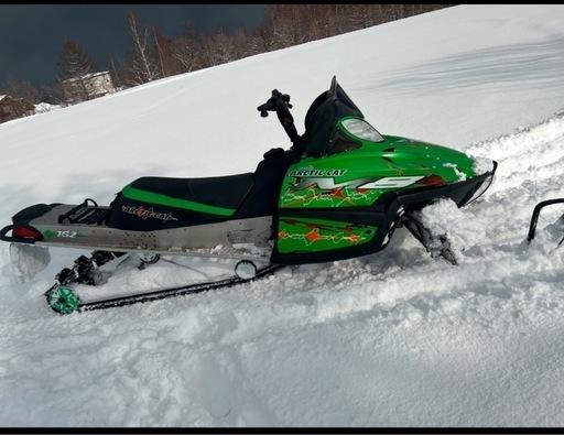スノーモービル　
Arctic cat m8　