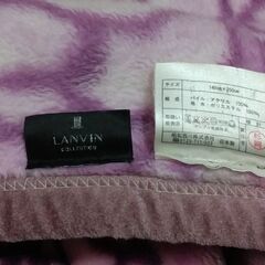 ◆【寝具用品】①　《ＬＡＮＶＩＮ・毛布》　　　●パープル系/バラ柄。　●大きさ/１４０cm×２００cm。の画像