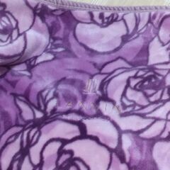 ◆【寝具用品】①　《ＬＡＮＶＩＮ・毛布》　　　●パープル系/バラ柄。　●大きさ/１４０cm×２００cm。の画像