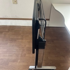 フラップ式会議テーブル　幕板付の画像