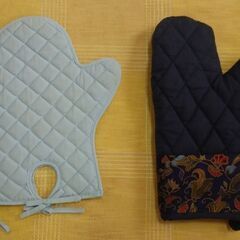 ◆【ミトン・２枚セット】　《 ①厚手のミトン(使用済)　&　②薄手のミトン(未使用/自宅保管) 》　※お取り引きのおついでに如何ですか？の画像