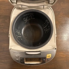 【直接取引】Panasonic中古炊飯器（2014年製）の画像