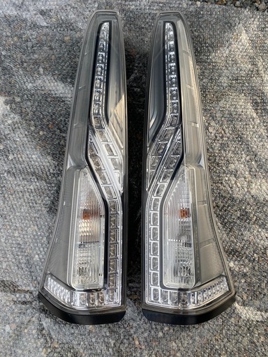 c26 セレナ 前期　テールライト