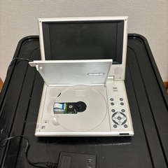 
ポータブル DVD プレーヤー（持ち運び可能、小型軽量）の画像
