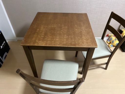 ダイニングテーブル　椅子