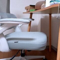 腰に良い椅子とテーブル