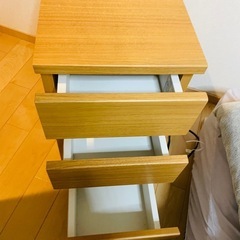 美品　ベットサイドテーブルの画像