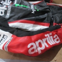 aprilia レーシングスーツ　セパレートタイプの画像