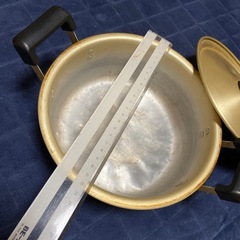両手鍋　直径22センチ、高さ9センチの画像