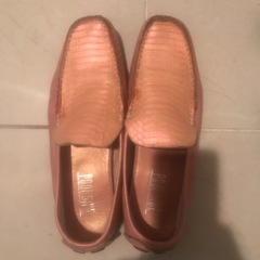 POOL SIDEのピンクのローファーです。の画像