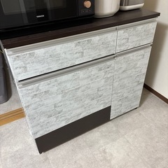 【引き渡し決定】ゴミ箱付き収納家具