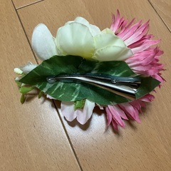 ハワイアン　お花ヘッドクリップの画像