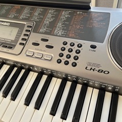 電子キーボード　CASIO 美品　光ナビゲーション　専用スタンド付の画像