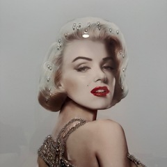 クリスタルアート　壁面　綺麗の画像