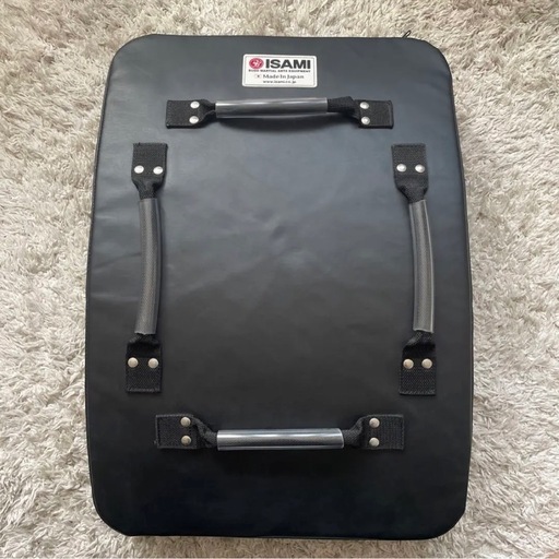 【新品・未使用】キックボクシング用 元値26000 本革 ISAMI 新品・未使用】キックボクシング用 元値26000 本革 ISAMI