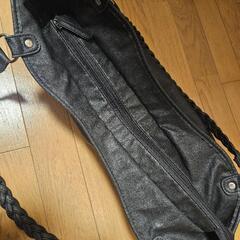 黒いトートバックの画像