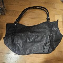 黒いトートバックの画像