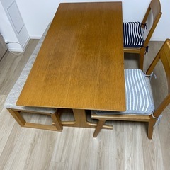無印良品ダイニングテーブル（椅子付き）の画像