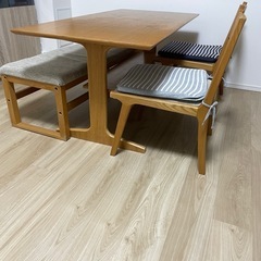 無印良品ダイニングテーブル（椅子付き）の画像