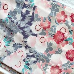 振袖の着物2着　ひとつは手縫いです、付属品も纏めてお譲りします　試着してもらって大丈夫です　の画像