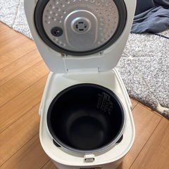 アイリスオーヤマ　炊飯器5合の画像