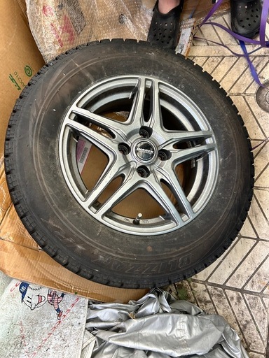 スタッドレスタイヤ　4本