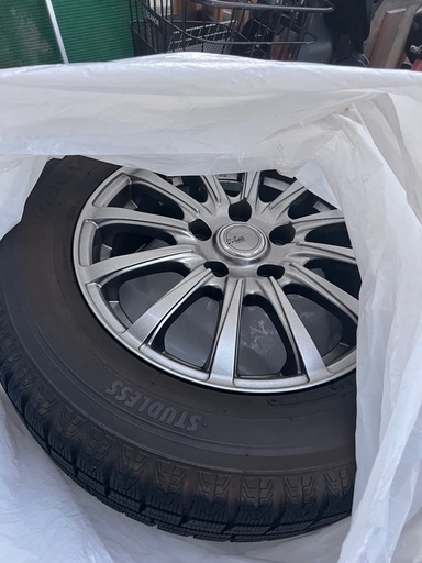 タイヤ　195/65R15