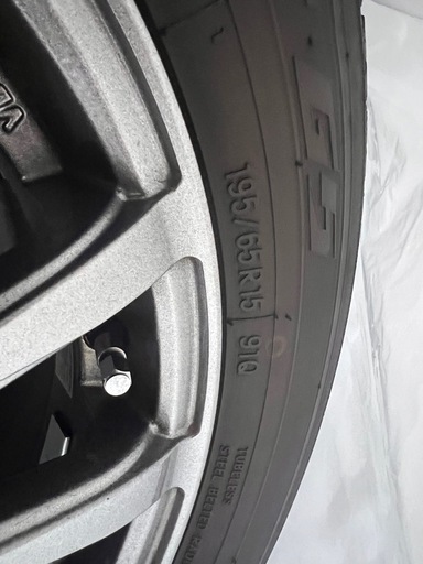 タイヤ　195/65R15