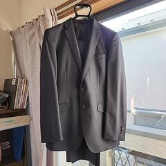 男性用スーツとコート