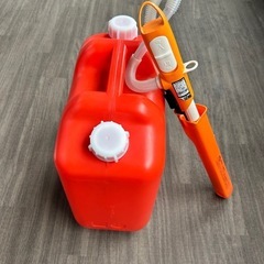 [お譲り先決定]コロナファンヒーター　リモコン、灯油缶、電動ポンプ付の画像