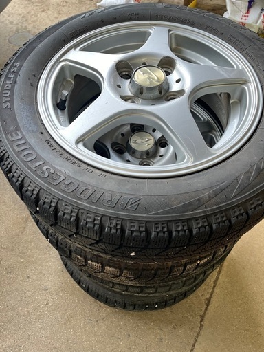 冬用タイヤ　スタッドレス　 ブリヂストン　13インチ　ホイール付き　4本