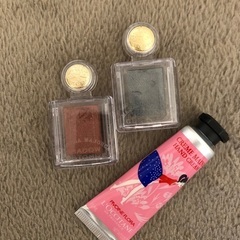 無料　アイシャドウ2個とハンドクリーム