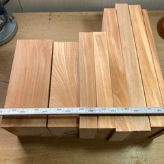 取引中　木材　カツラ　端材　diyや彫刻など