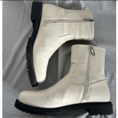 しまむら　terawear emu ホワイト　ブーツ　Ｌの画像
