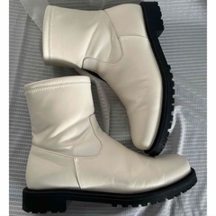 しまむら　terawear emu ホワイト　ブーツ　Ｌの画像