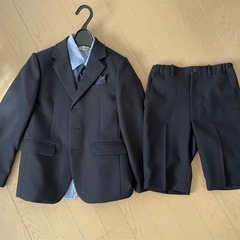 【お譲り先決まりました】
卒園式、入学式男児スーツ130