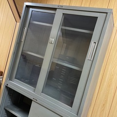 事務所用棚オフィス家具の画像