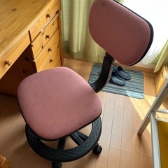 パイン材の学習机の画像