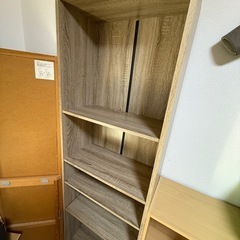 縦180cmのラック、本棚