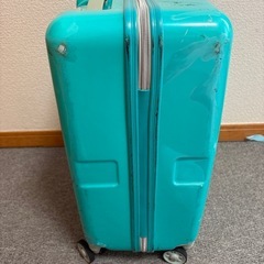 キャリーケース　青緑　ぼろぼろ
の画像