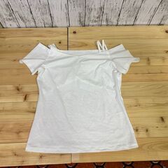 トップス　肩出しTシャツ　レディース　中古
