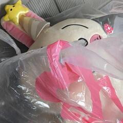 ちいかわ　誕生日なウサギBIGぬいぐるみ(傷みあり）200円で売ります。の画像