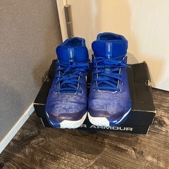 UNDER ARMOUR  バスケットシューズの画像