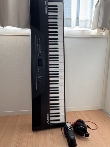 【ほぼ新品】Alesis 電子ピアノ ペダル、イヤホン付き