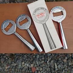 レトロ　栓抜き　サッポロビール　巨人抜き19cm 1つは 箱付き 新品 2つは 中古品 3本 合わせた値段での画像